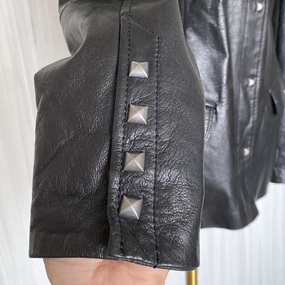 Danier Black 100% Leather Jacket! Snaps closure. Fully lined EUC! - Picture 4 of 17
